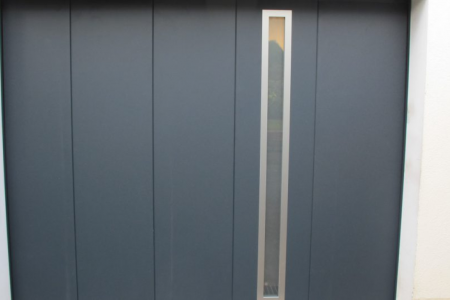 porte de garage latéral avec insert vitrée - côté maison isolation